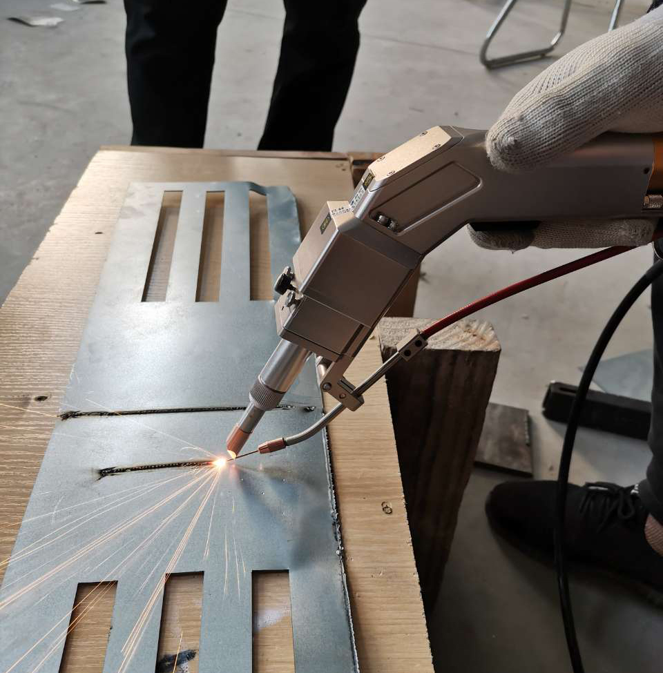 Raycus JPT Max 500w 1000w 1500w 2000w Metalen Handheld Fiber Laser Laser Lasmachine Laser Lasser met Draadaanvoer